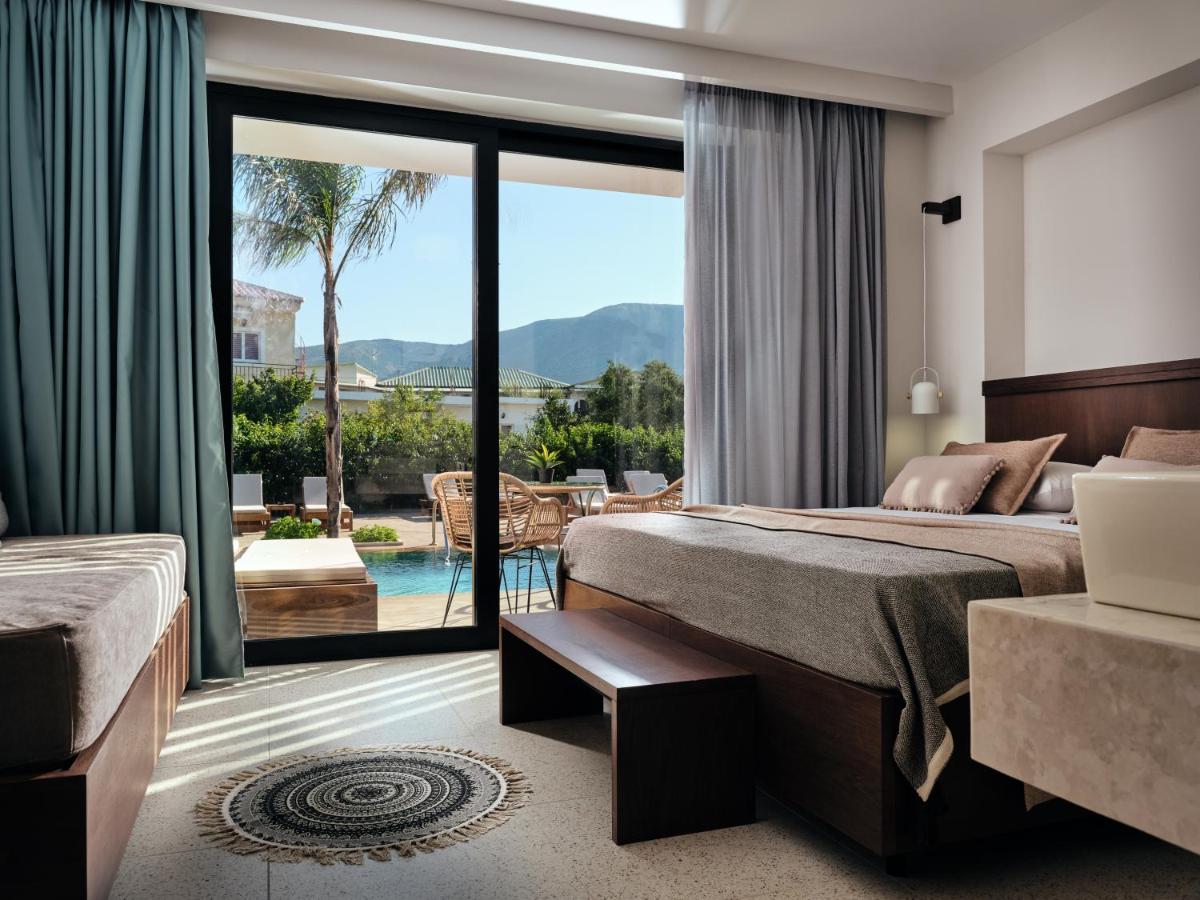 Deluxe Double or Twin Room with Pool Access
