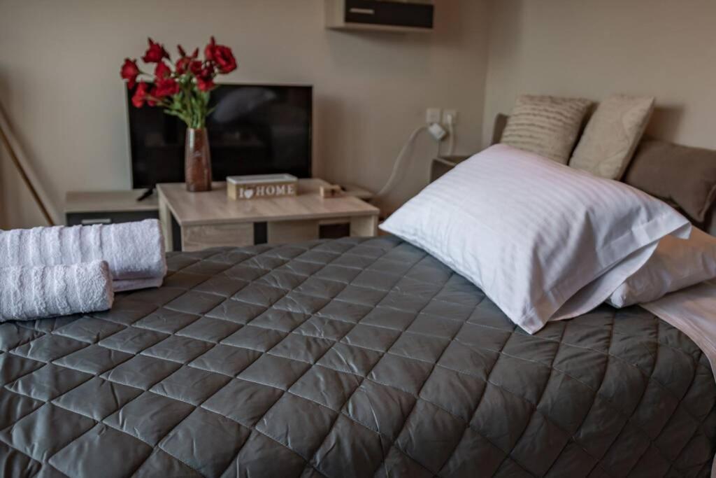 One-Bedroom Apartment,1125905535:JPEG