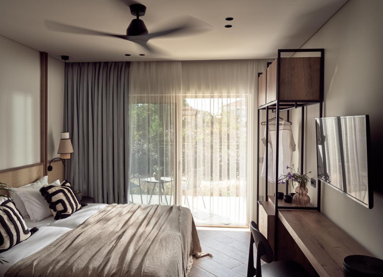 Deluxe Triple Studio,1316962087:JPEG