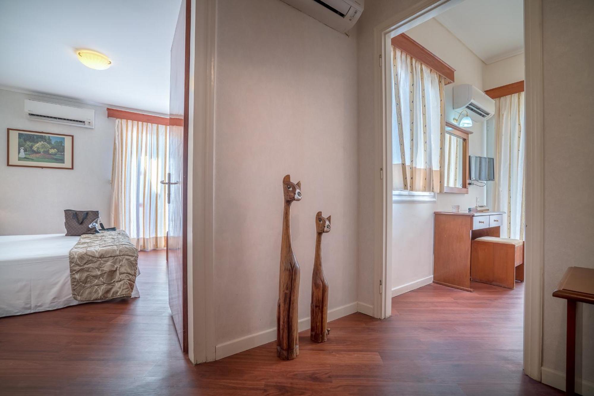 Family Room,1498949311:JPEG