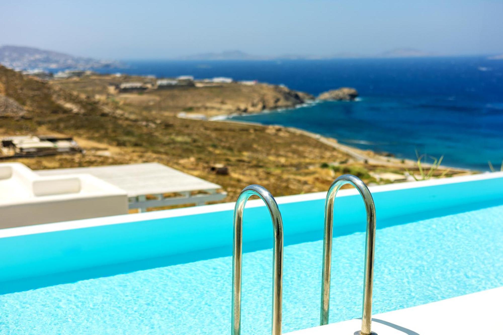 Deluxe Suite with Sharing Pool Panoramic Sea View - New Section