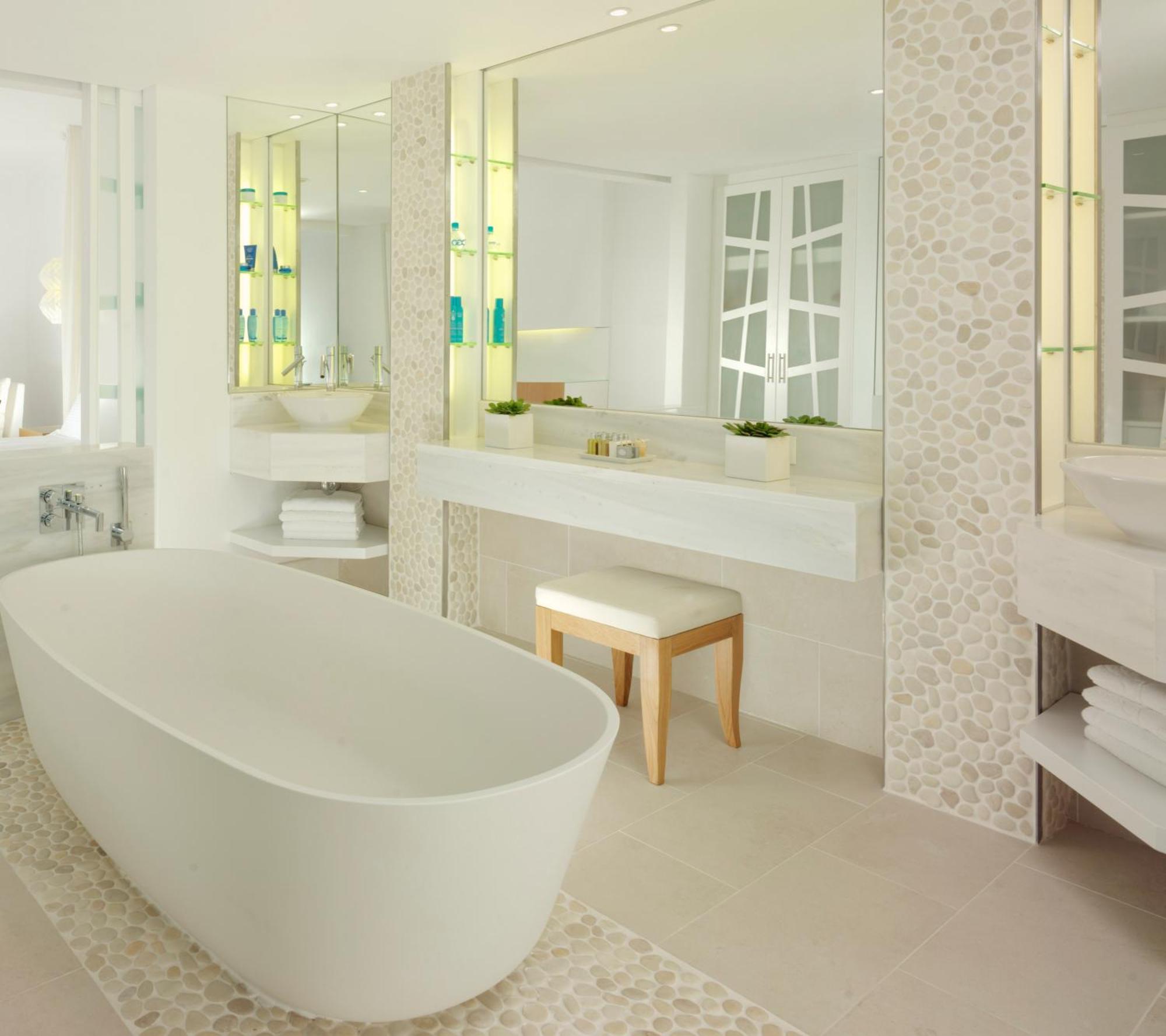 Suite Junior con vistas al mar y sala de estar independiente