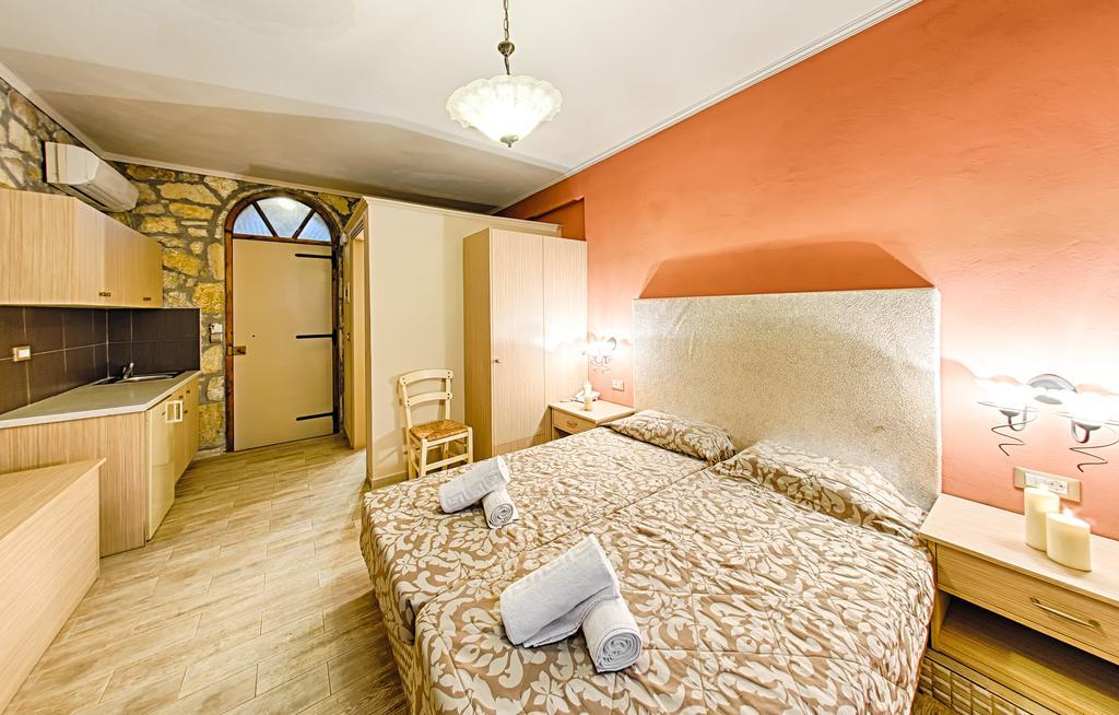 Deluxe Studio