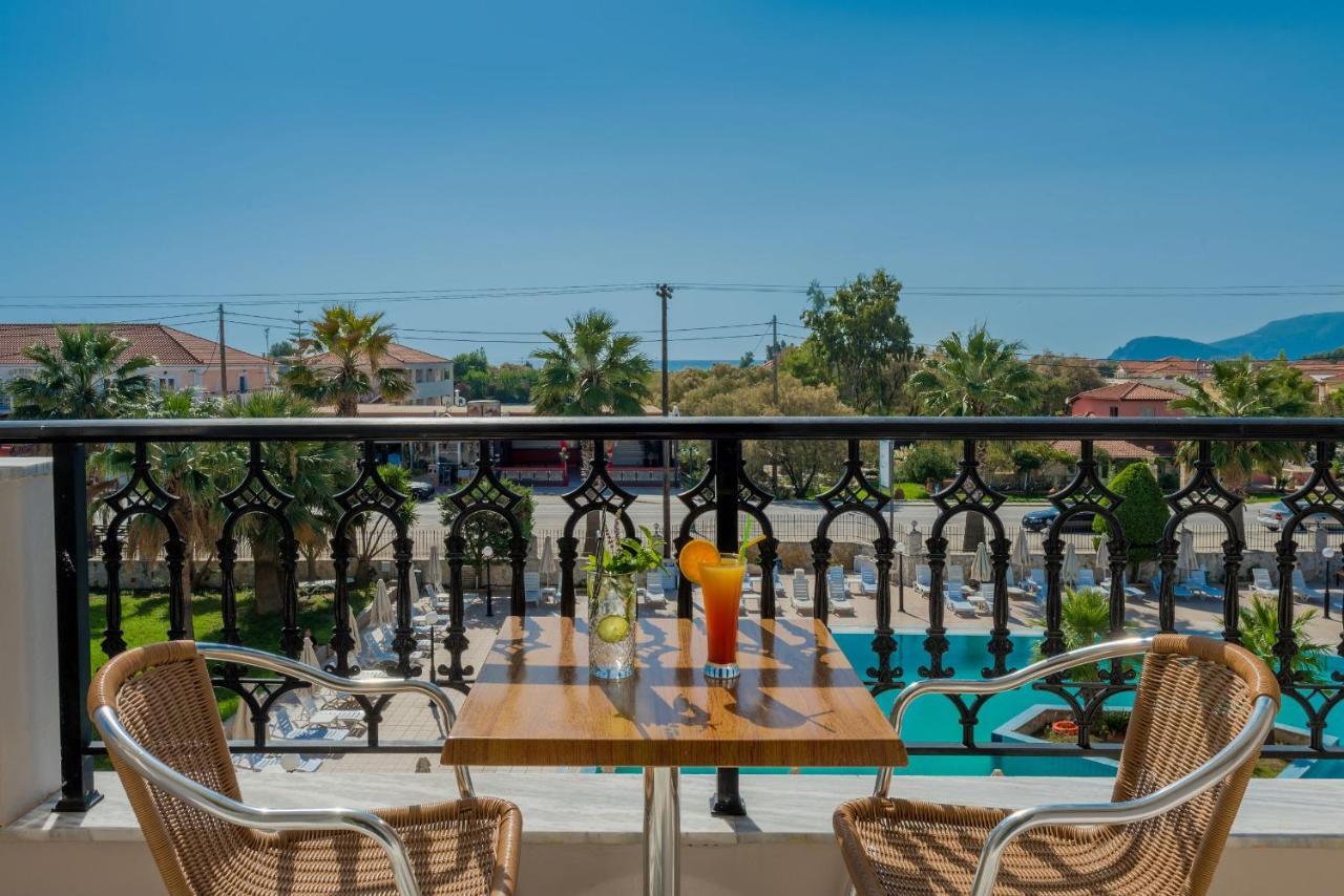 Twin Room with Pool View,943944328:JPEG