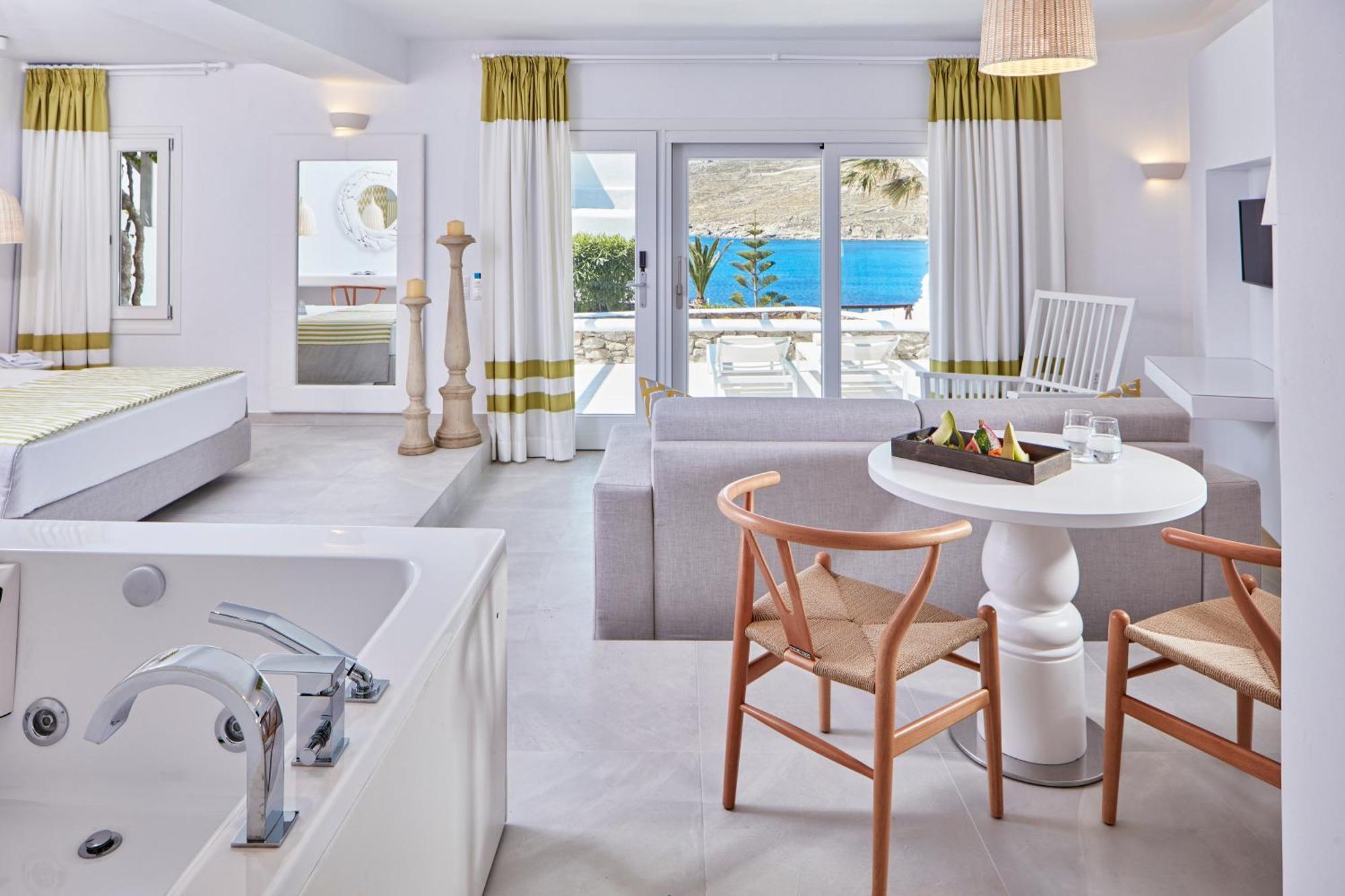 Deluxe Suite Sea View Indoor Jetted Tub