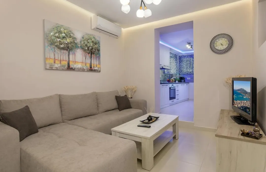 Evia'S Apartment - New Apartment In Town!-1