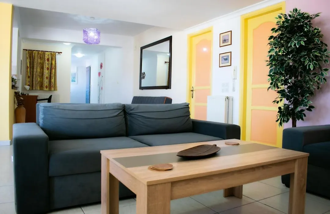 Happy Owl City Apartment-1