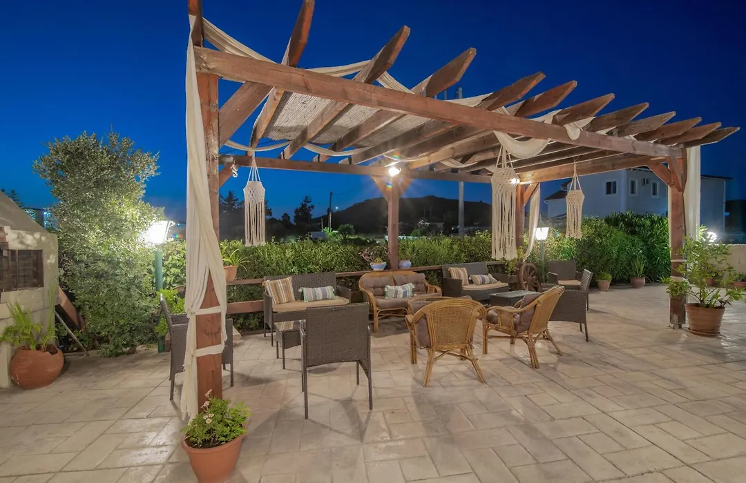 Grapevines Hotel-1