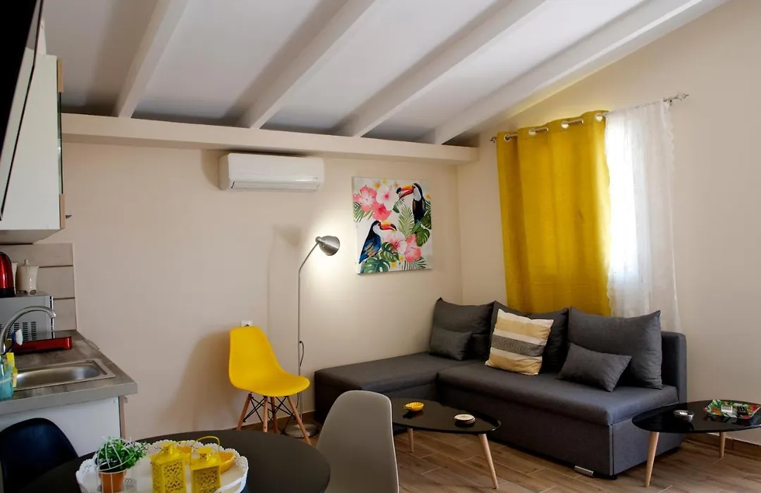 Domenica Apts I-1