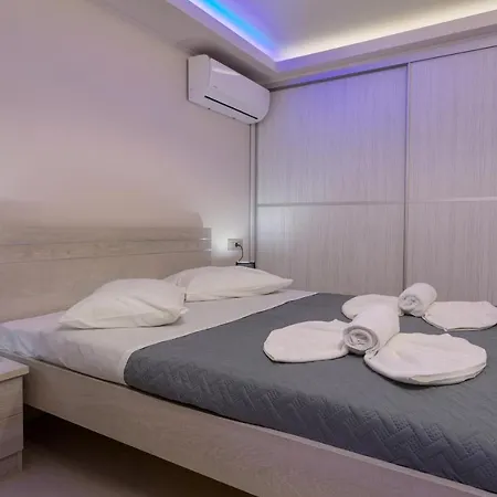 Evia'S Apartment - New Apartment In Town!-3