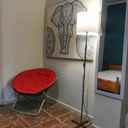 Cosy Retro Apartment-2