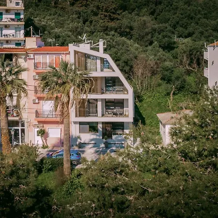 Point Ephemere Beachfront Apartments-3