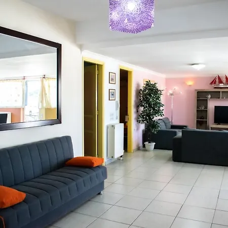 Happy Owl City Apartment-3
