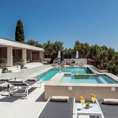 Villa Roselia - Luxury Escape With Magnificent Views, By Zantewize-3