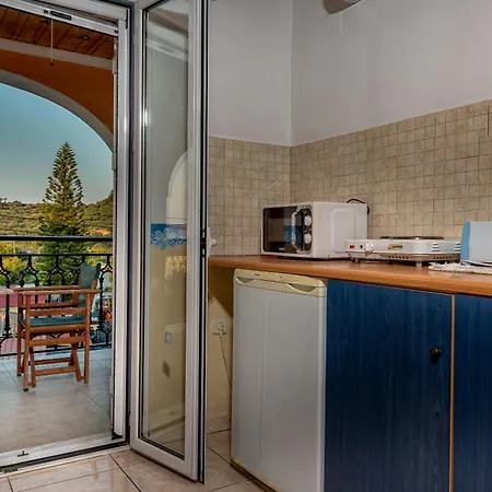Tsiolis Studios & Apartments-3