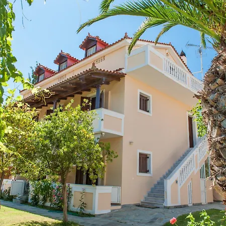 Sea Side Apartments & Studios-Renovated-3