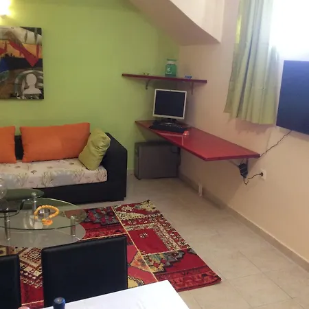 Modern Basement Apartment Gio II-3