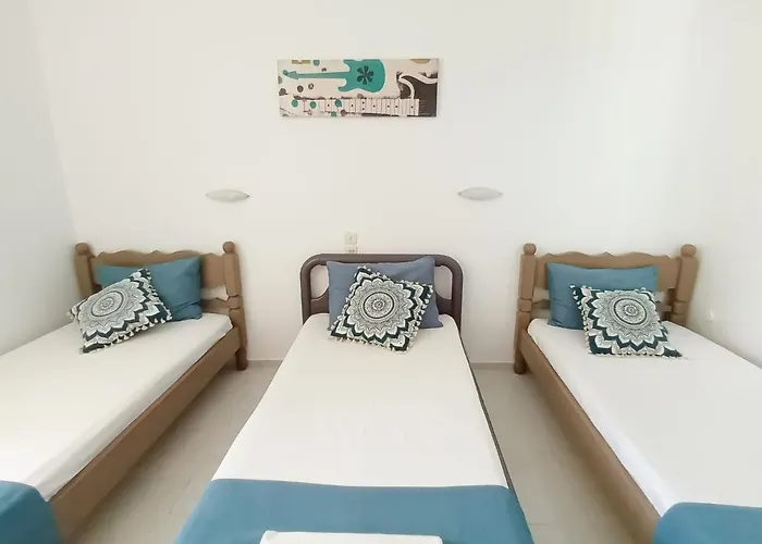 Lecini Studios With Pool, By Zantewize Laganas che accetta animali