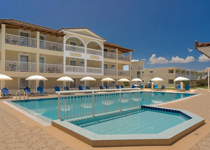 Manousis Aparthotel Τσιλιβί