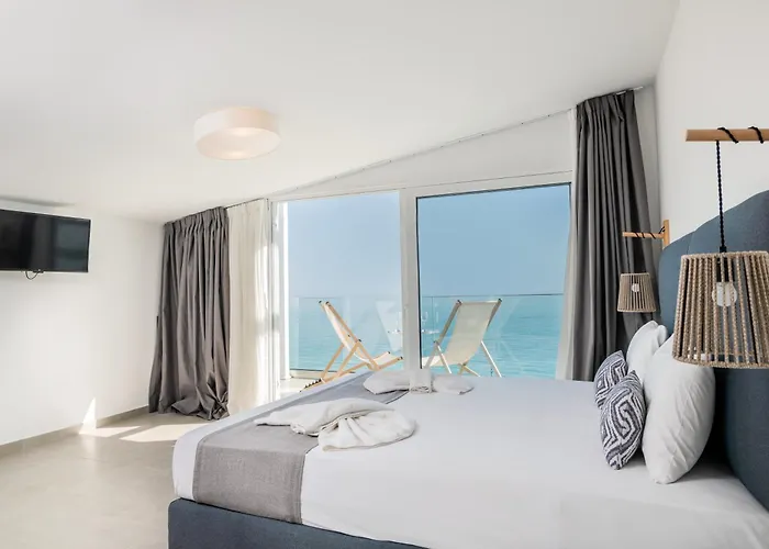 Golden Coast Beachfront Resort Kypseli