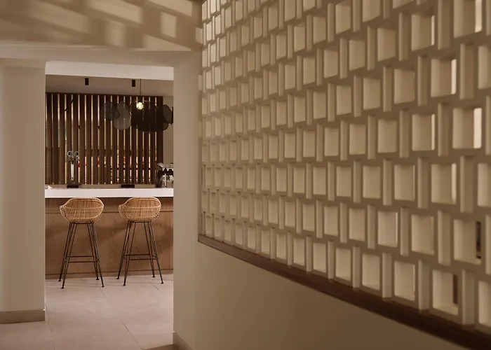 Planos Deluxe Hotel